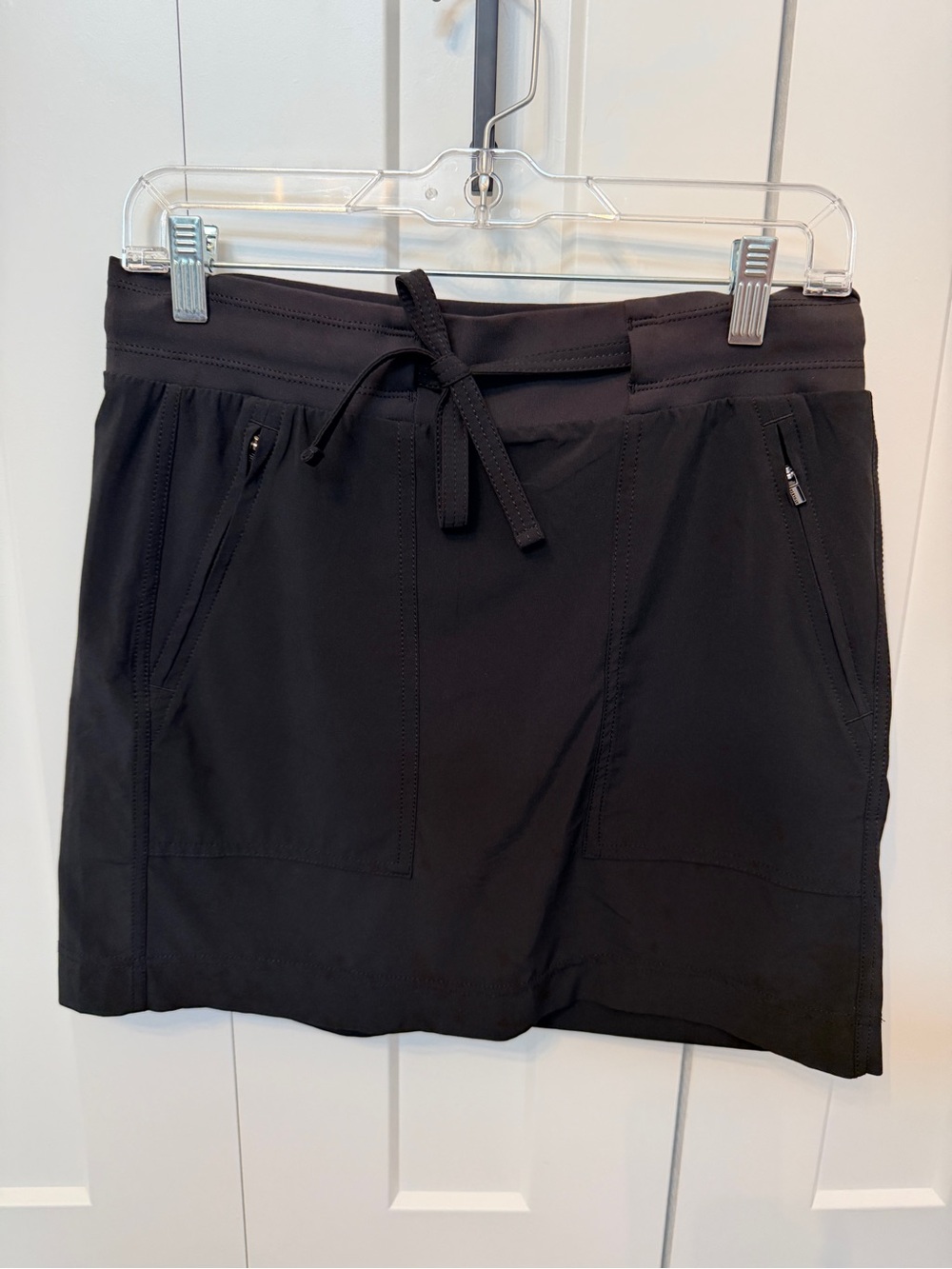 LIKE NEW Athleta Chelsea Cargo Skort